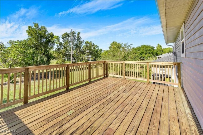 Building Photo - 10697 Holly Rd