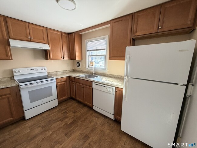 Building Photo - 7 Grandview Dr