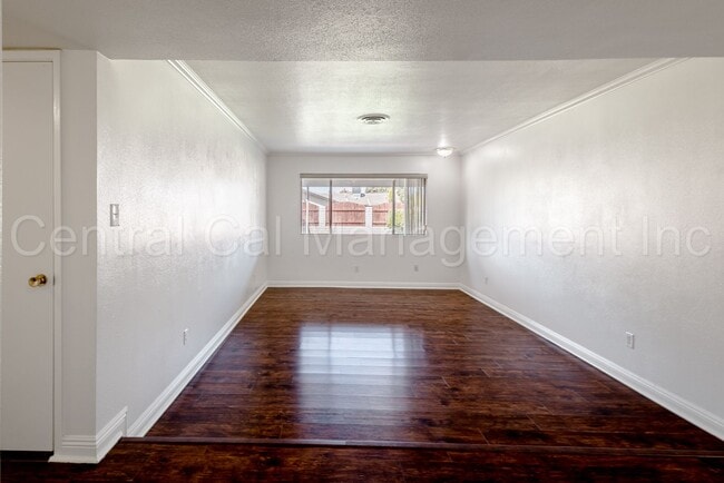 Building Photo - 3 Bedroom/2 Bath Home - $2295 per month!