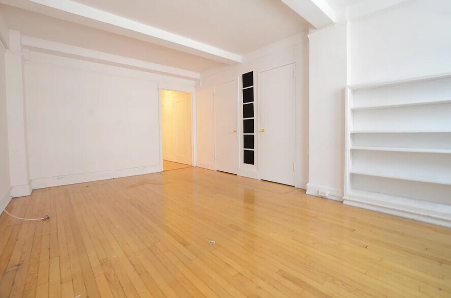 Building Photo - 257 W 97th St