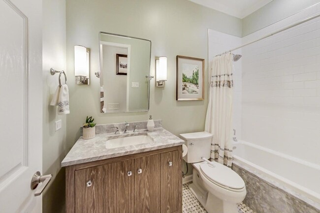 Building Photo - 1328 W Belmont Ave