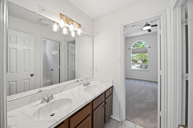 Building Photo - 51 N Scribewood Cir