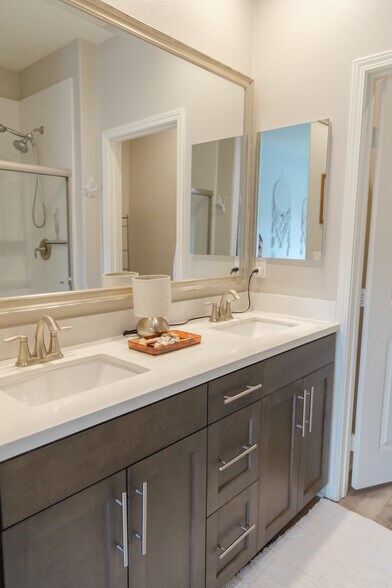 Building Photo - 505 Lark Way