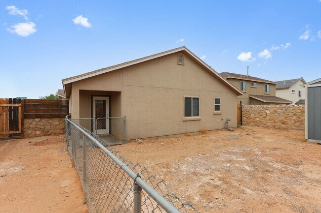 Building Photo - "Charming 3-Bed, 2-Bath Oasis on Dust Storm Lane – Spacious 1,596 Sq Ft Home in El Paso!"