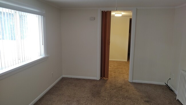 Building Photo - 1960 Illinois St