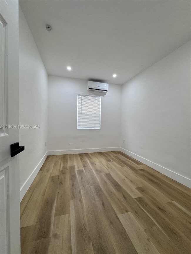 Building Photo - 4028 SW 11th St