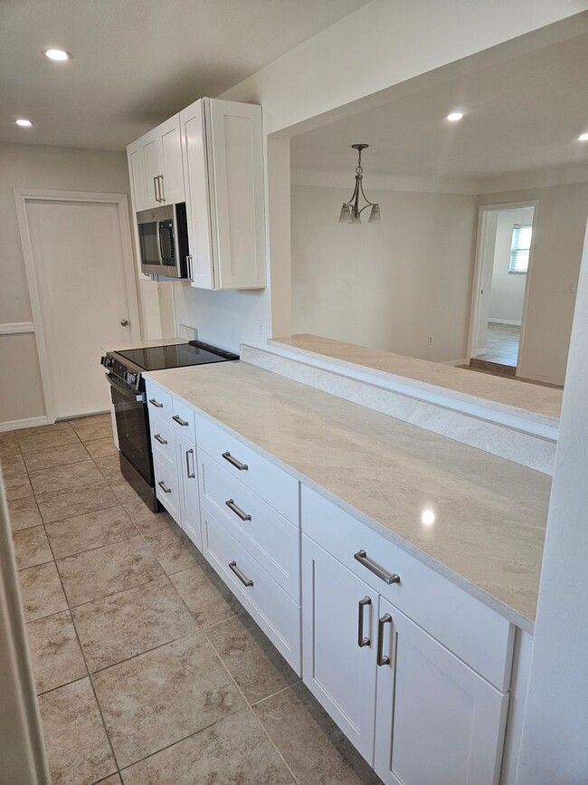 Building Photo - Block Remodeled Seminole Home
