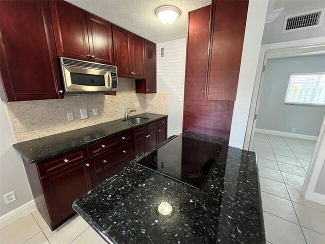 Primary Photo - 1311 NE 18th St