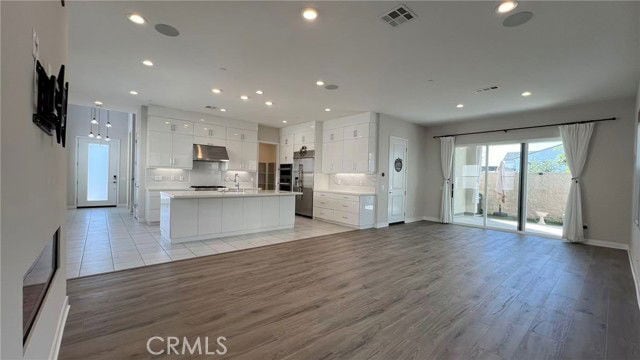 Building Photo - 241 Brackens