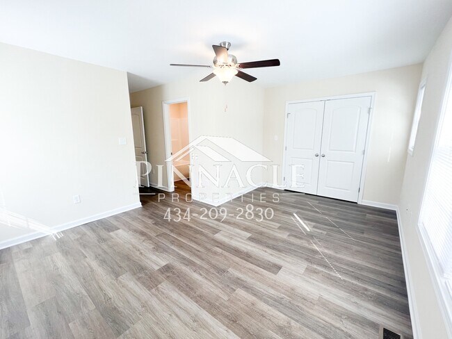 Building Photo - 2325 Tazewell Ave