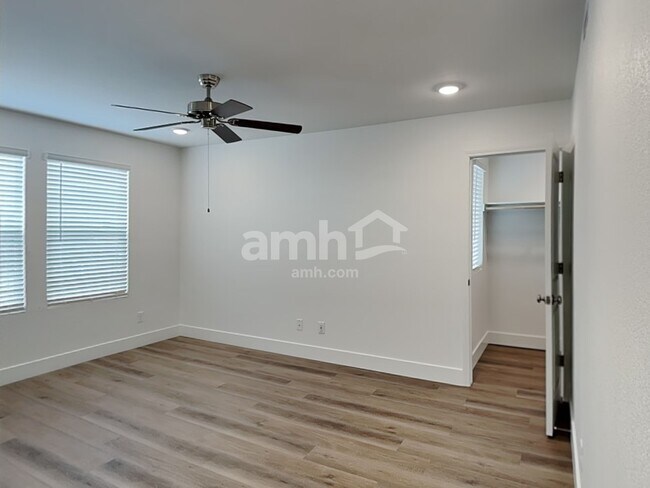 Building Photo - 11111 Magallanes St