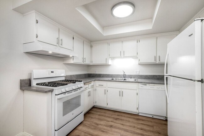 Building Photo - VIA261