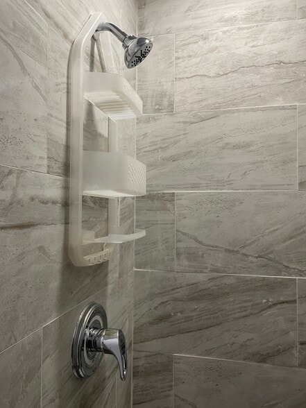 Shower - 12238 Benton St