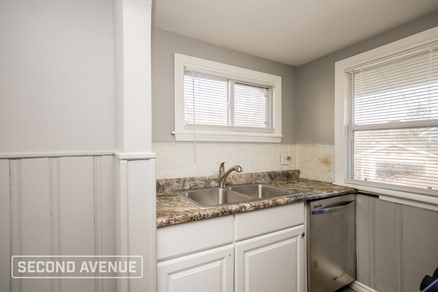 Building Photo - 1806 Sundale Ave