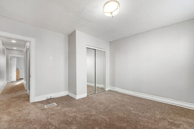 Building Photo - 415 E Mithoff St