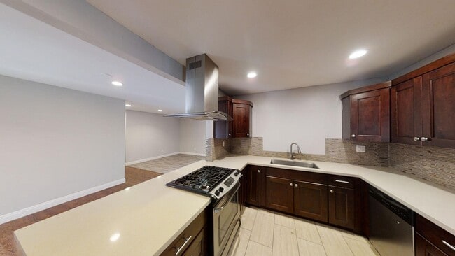 Building Photo - 5325 E Falls View Dr