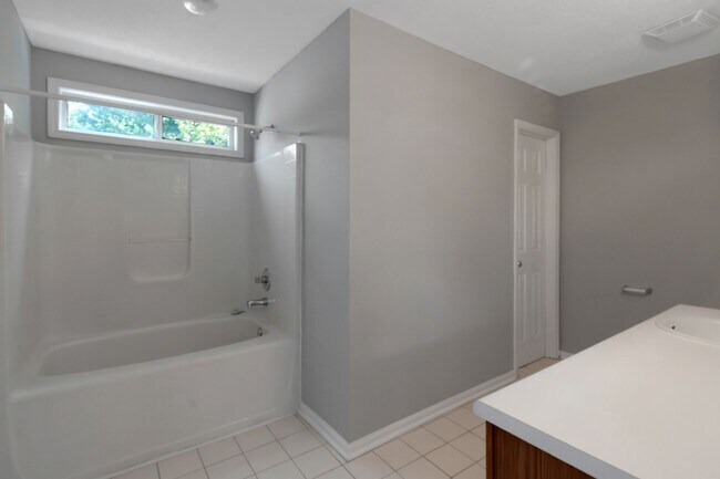 Building Photo - Stunning 4-Bedroom, 3-Bathroom Home