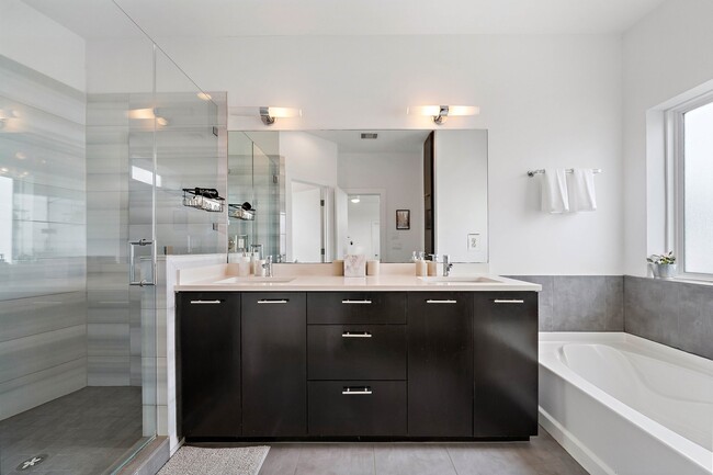 Building Photo - 3002 Hawkins St