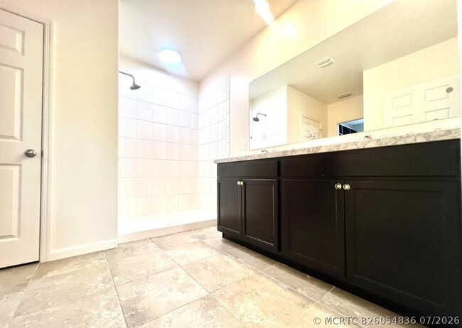 Building Photo - 341 SW Ridgecrest Dr