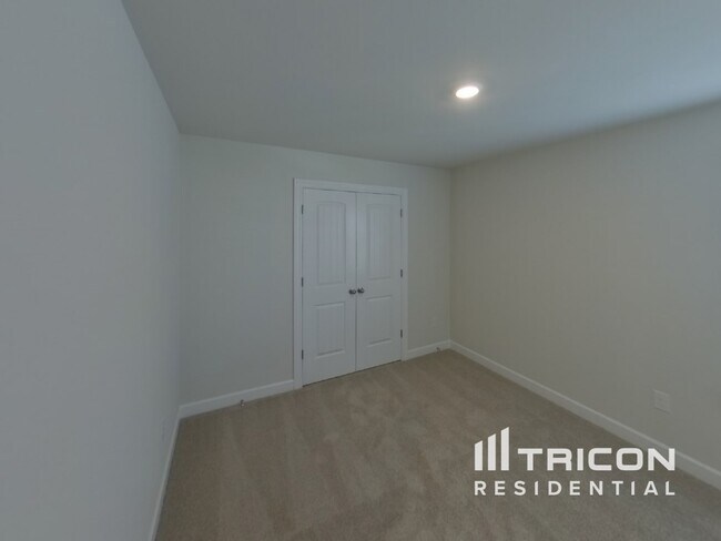 Building Photo - 3427 Quintana Dr