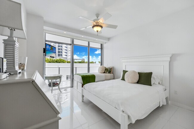 Building Photo - 3737 Collins Ave