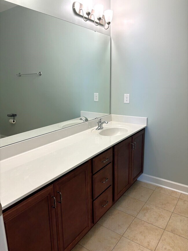 Building Photo - 231 Belclare Way