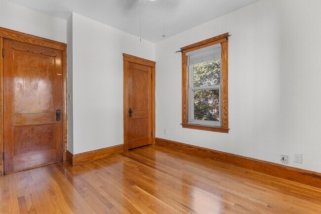 Building Photo - 36 Turner St