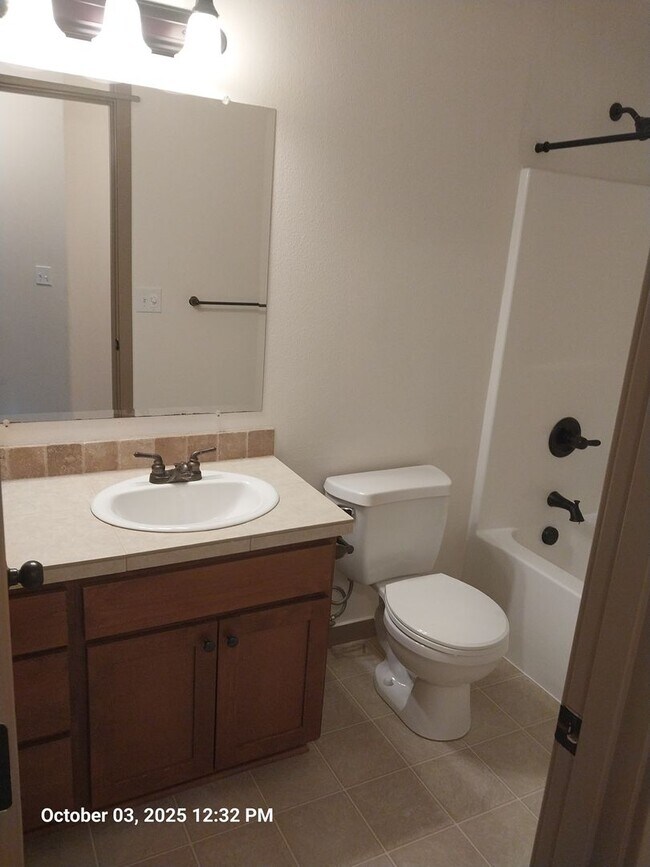 Building Photo - 1116 SE Millright Ave