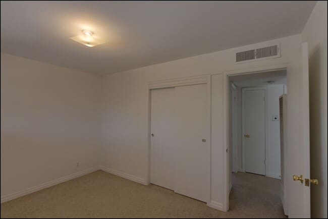 Building Photo - 810 Heisig Ave