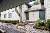 Building Photo - 3 Bedroom 2 Bathroom SE Boise Condo