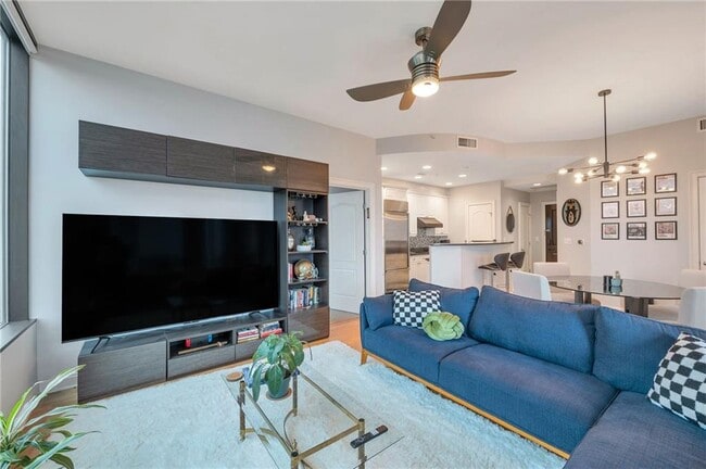 Building Photo - 2828 Peachtree Rd NW