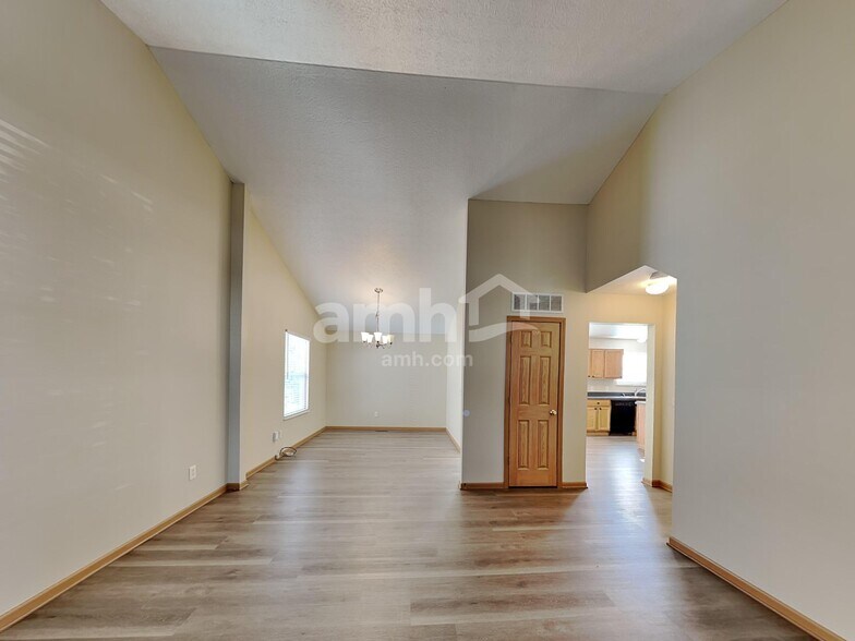 Building Photo - 1162 McNeil Dr