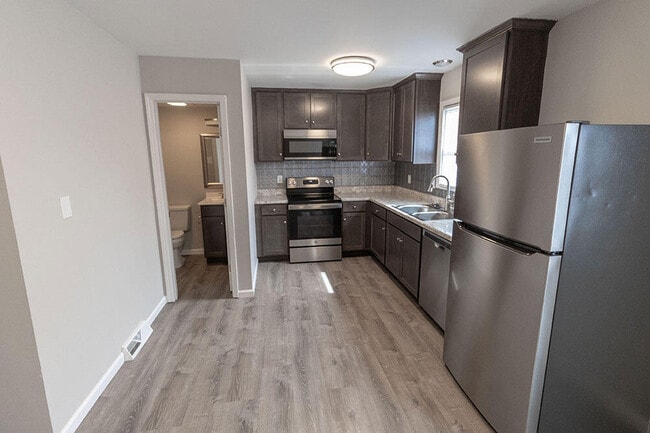 Building Photo - 6108 E St Charles Rd