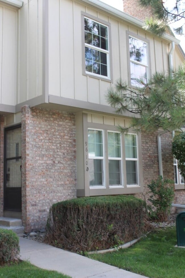 Building Photo - Dakota Station - 2 BR/1 BA Condo!