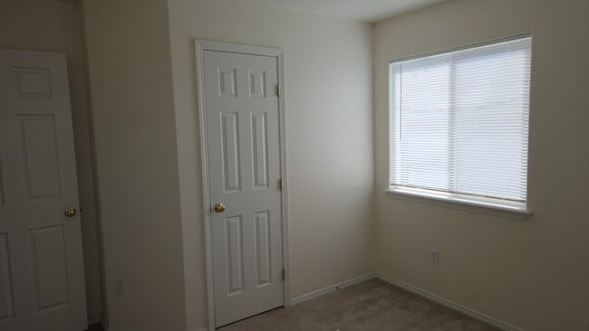 Building Photo - 3801 E Sutton Ave