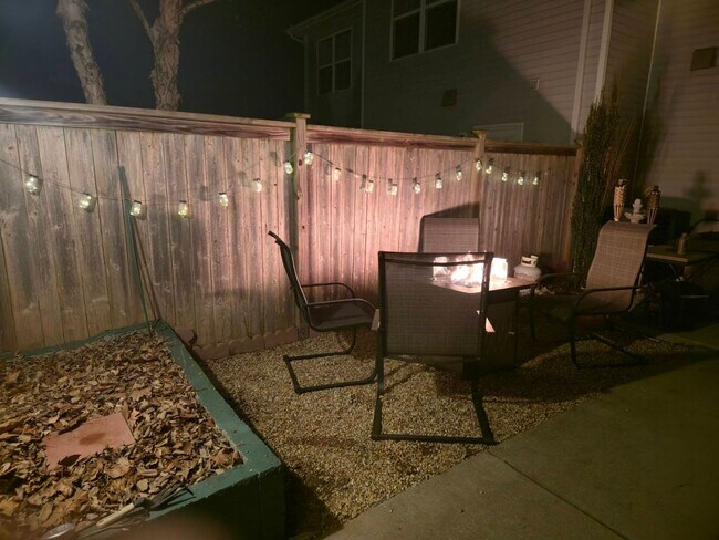 Building Photo - 1804 Riverbirch Ln