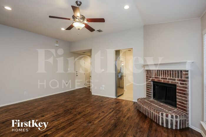 Building Photo - 10901 Braemoor Dr