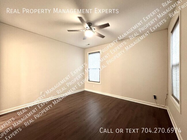 Building Photo - Spacious 5BR/3.5BA Home in Mooresville!