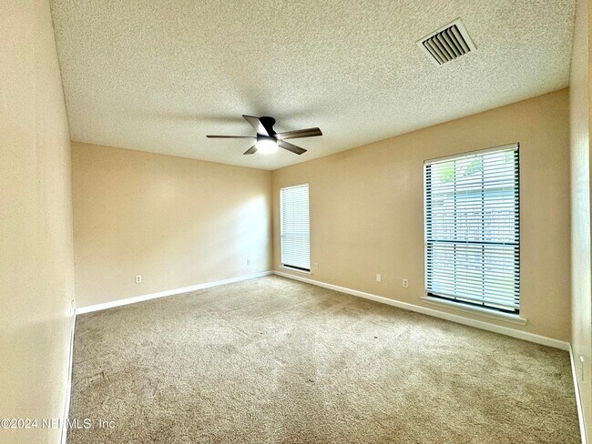 Building Photo - 1136 Dorwinion Dr