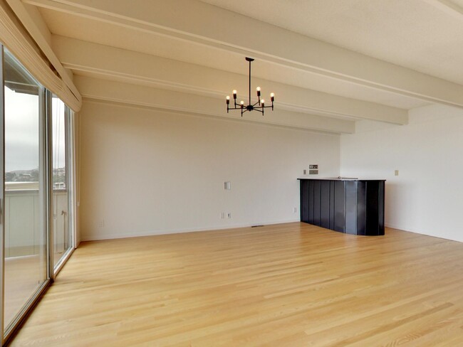Building Photo - 4BR Home with Jaw-Dropping Views, Garage, ...