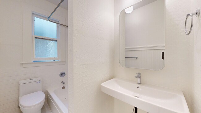 Building Photo - 1659 Grant Ave