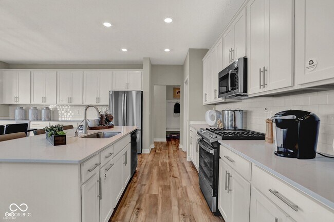 Building Photo - 5267 Summerton St