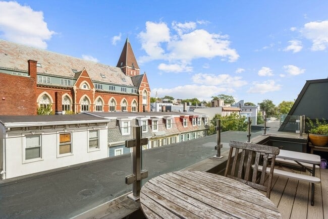 Building Photo - 205 W 8th St