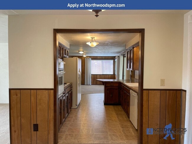 Building Photo - Very Nice 3 Bedroom 2 Bath Home-Located on a Corner Lot