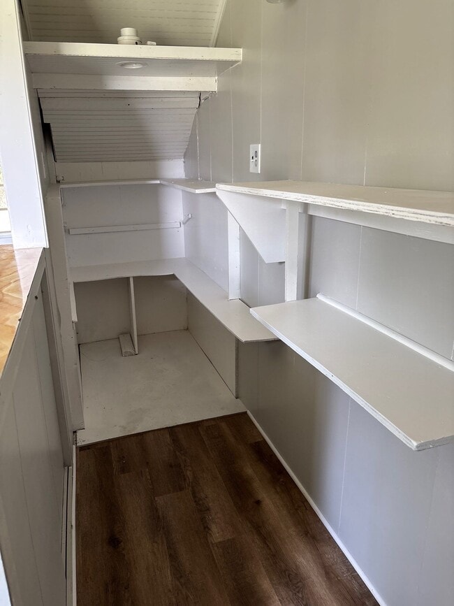 Building Photo - 211 Nance St