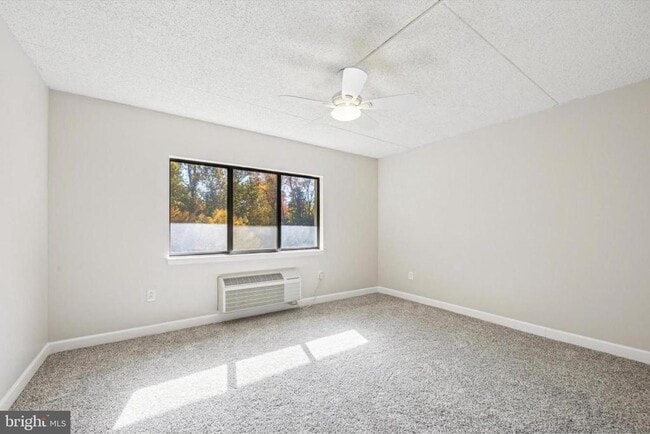 Building Photo - 800 Avondale Rd