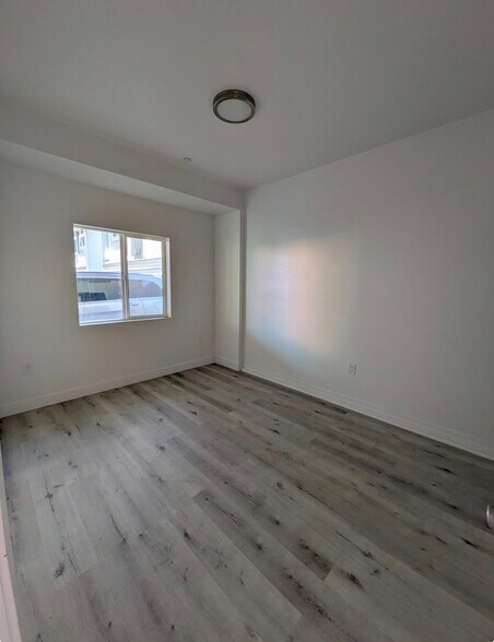 Building Photo - 11033 S Burin Ave