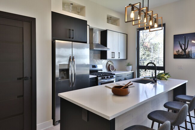 Building Photo - 2541 Turner St