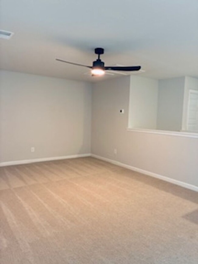 Building Photo - New 3 Bed/ 2.5 Bath Townhome Off Central A...