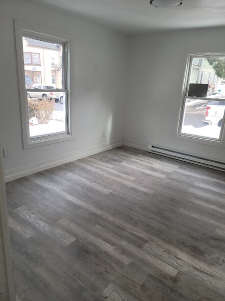 Building Photo - 129 Willow St